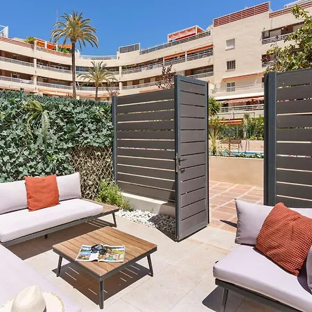 Modern 2br Centre Pool & Terrace Apartment